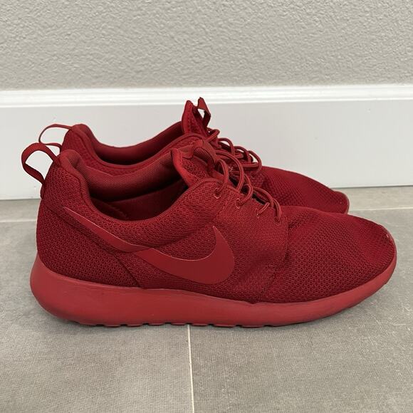 Nike Roshe One Mens Size 11.5 Triple Red Athletic Running Shoes 511881-666 - Picture 1 of 5